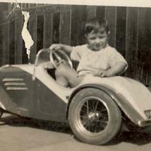 A very young Peter Cahill falls in love with motoring...
