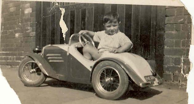 A very young Peter Cahill falls in love with motoring...